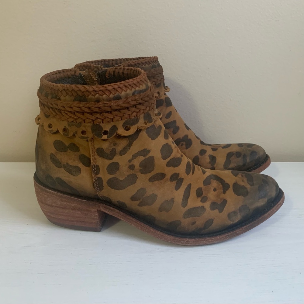 LIBERTY BLACK Leather Leopard Print Western Booties Women’s Sz 7.5